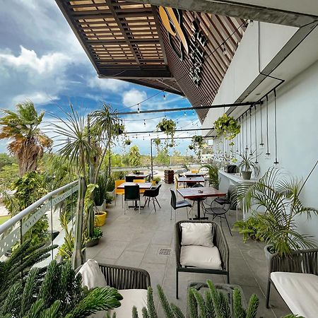 The Yellow Capsule Cancun Close To Airport Экстерьер фото