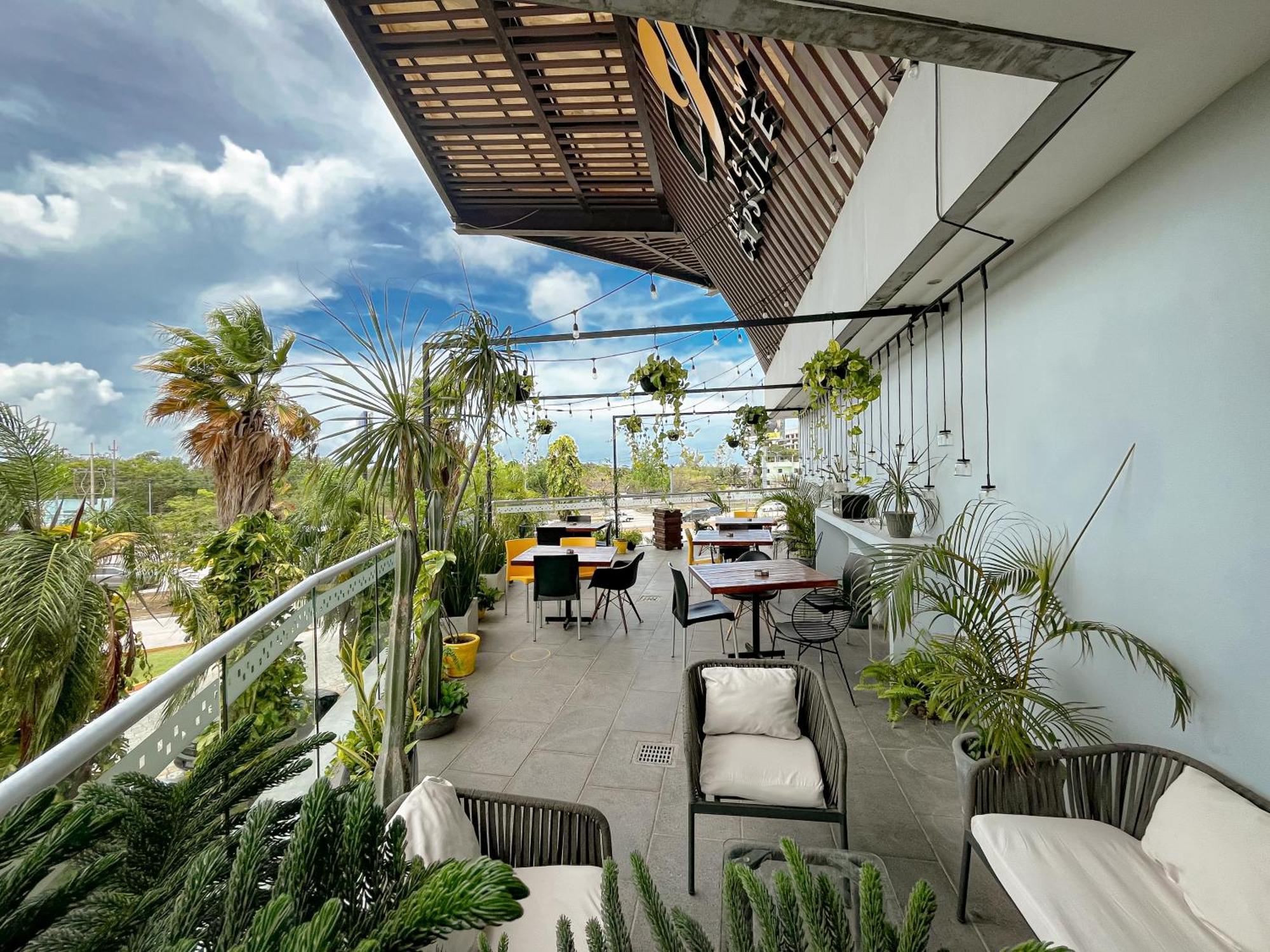 The Yellow Capsule Cancun Close To Airport Экстерьер фото