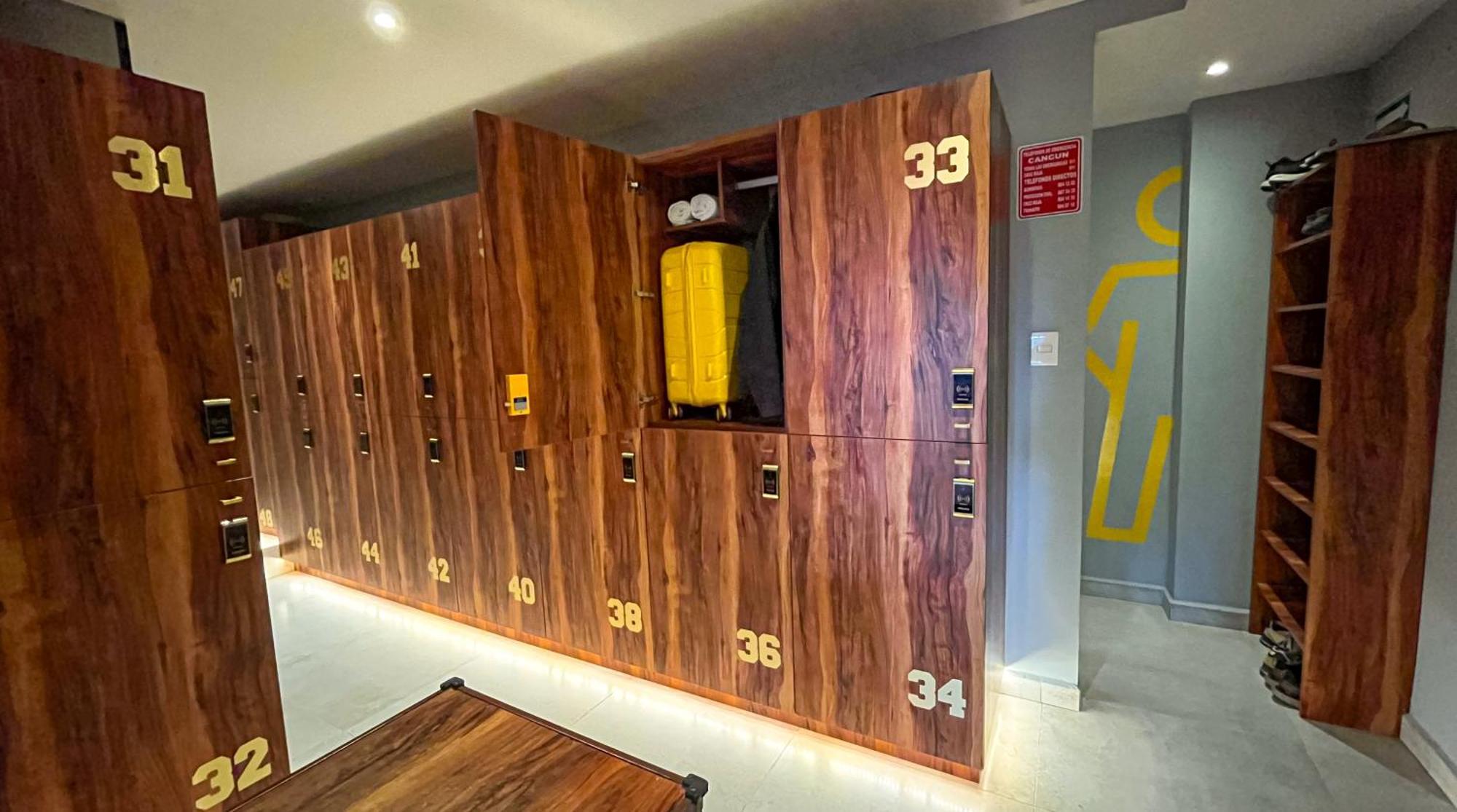 The Yellow Capsule Cancun Close To Airport Экстерьер фото