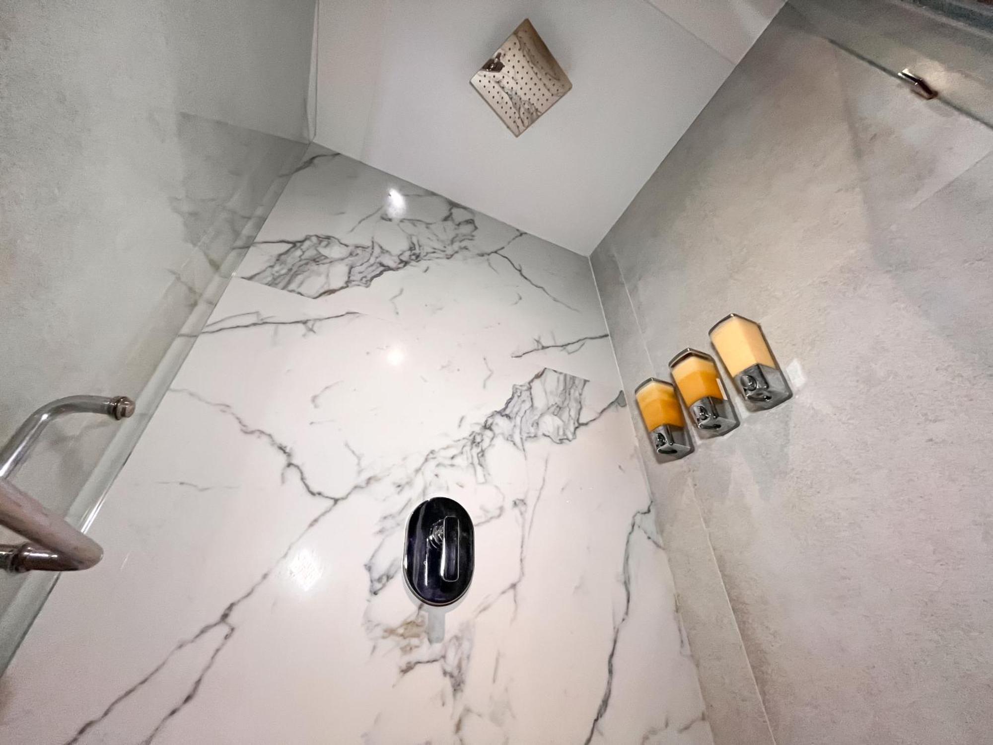 The Yellow Capsule Cancun Close To Airport Экстерьер фото